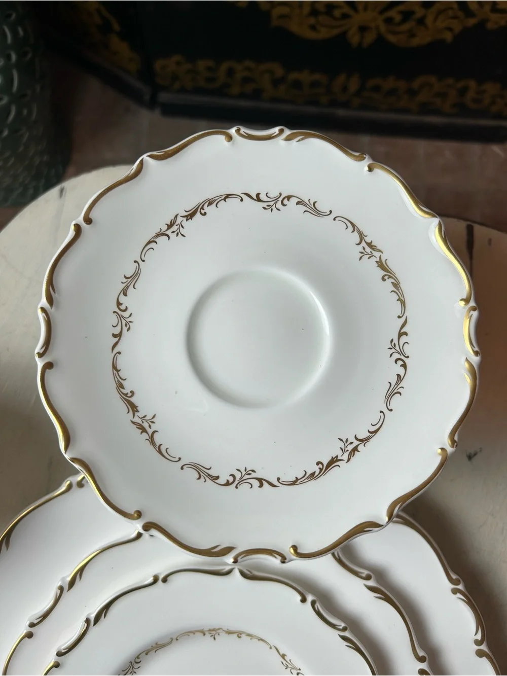 ROYAL DOULTON RICHELIEU 4957 Bone China 5 Piece Dinnerware White Gold Trim